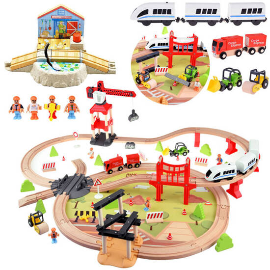  73 / 5 000 Wooden train for children, crane, Thomas the Friends station, set ZA4830