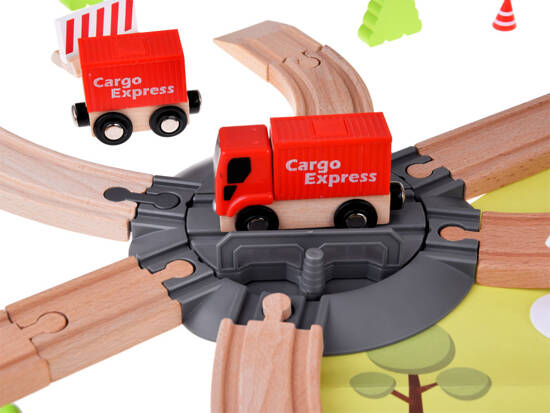  73 / 5 000 Wooden train for children, crane, Thomas the Friends station, set ZA4830