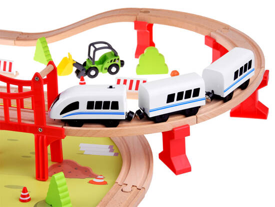  73 / 5 000 Wooden train for children, crane, Thomas the Friends station, set ZA4830