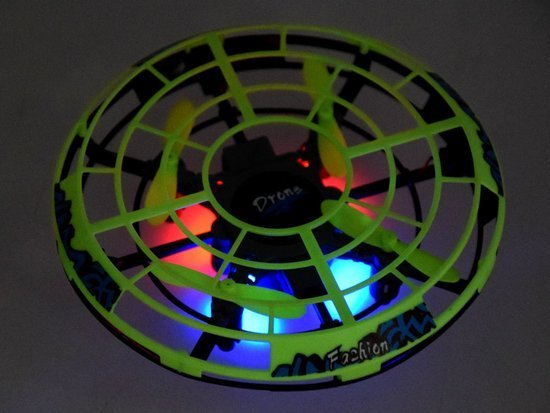  Flying glowing saucer controlled by hand RC0484