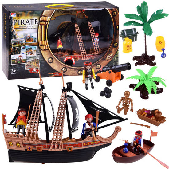 A set of pirate ship figures cannon sound ZA4365