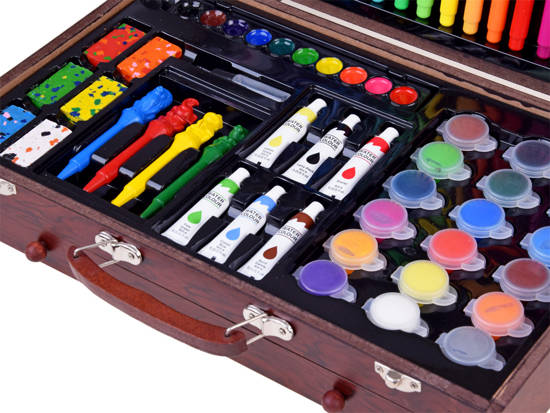 Art set wooden suitcase 123pcs AP0004