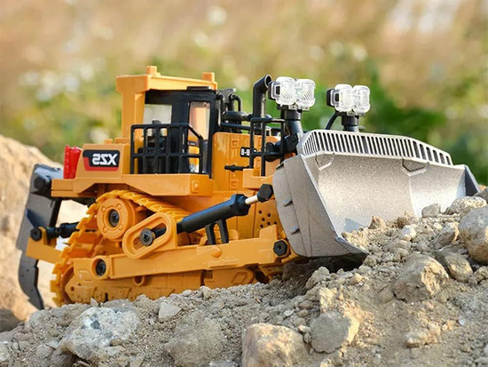 Controlled bulldozer movable arm for remote control RC0600