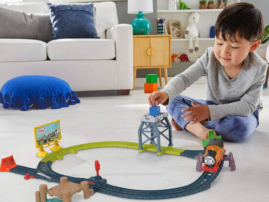 Fisher-Price Thomas & Friends Train Set Track Nia's Locomotive ZA5531