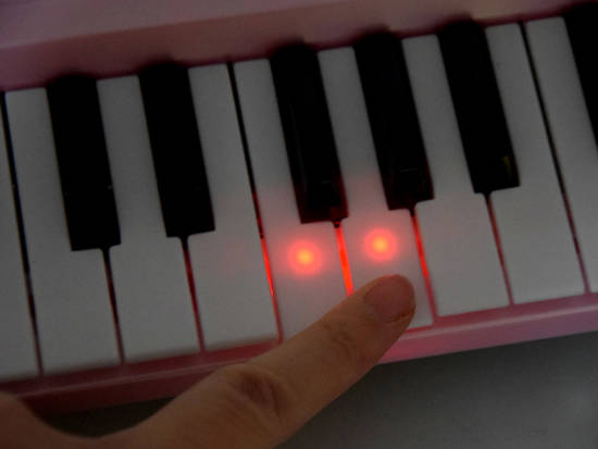 Keyboard toy with illuminated keys IN0151