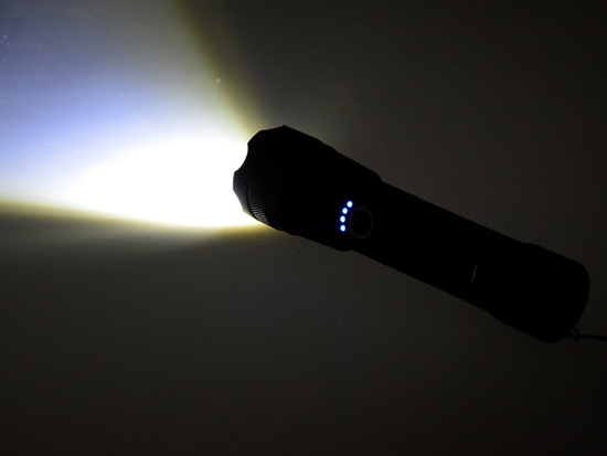 Powerful USB rechargeable LED flashlight, waterproof SP0799