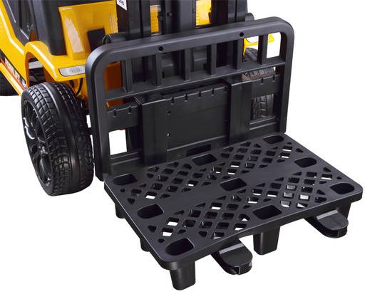 The car is powered by a battery FORKLIFT TRUCK with a remote control PA0255