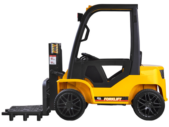 The car is powered by a battery FORKLIFT TRUCK with a remote control PA0255