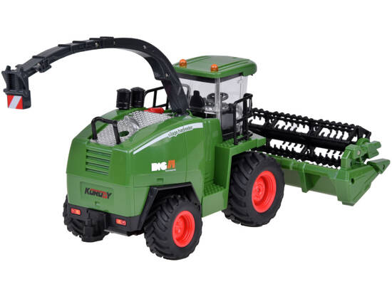 The harvester controlled by the remote control smokes the sound of RC0603