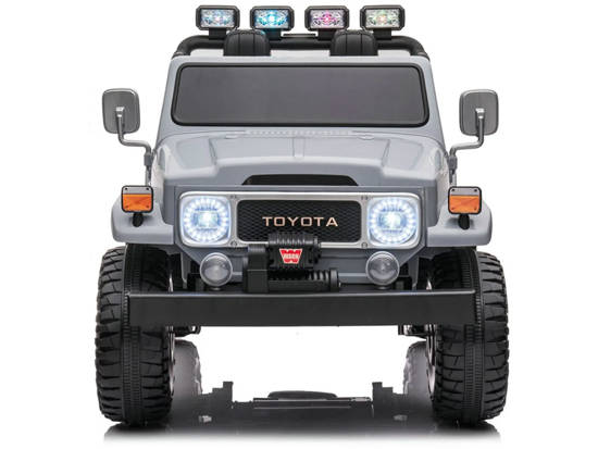 Toyota Land Cruiser 2-seater battery car PA0285