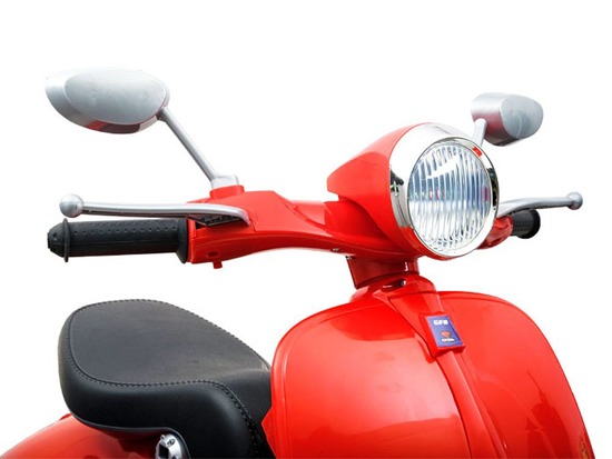 Vespa scooter for driving side wheels PA0139