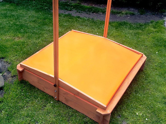 Wooden Sandbox with peak 120x120 cm SP0212