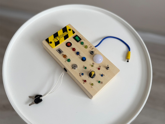 Wooden Montessori Manipulative Board - Electric LEDs ZA5944
