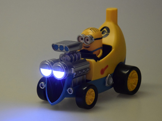 Minionek w Bananowym Aucie – Światła, Dźwięki i Wibracje ZA5941