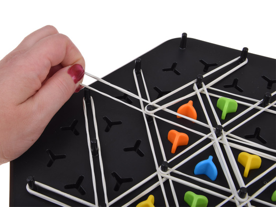 Chain Chess Strategy Game - Capture as many triangles as possible! GR0764