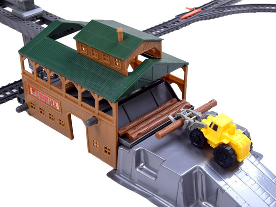 Queue, freight train with wagons and station RC0507