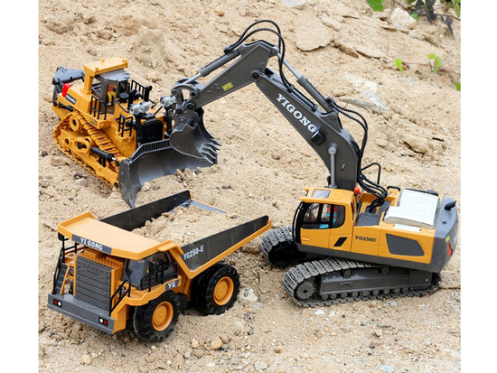 Excavator on crawlers controlled by remote control RC0599
