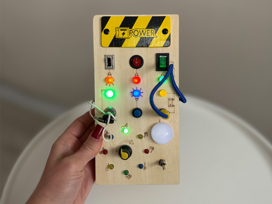 Wooden Montessori Manipulative Board - Electric LEDs ZA5944