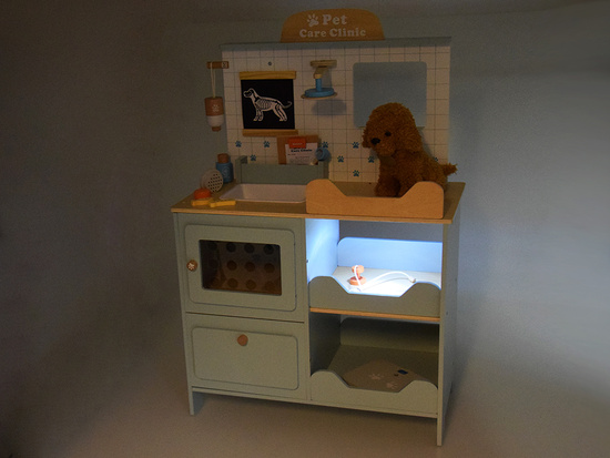 Wooden Veterinary Clinic – Vet Clinic with Puppy + Accessories ZA5939