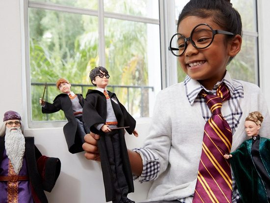 Harry Potter doll in Gryffindor school robes + wand FYM50  ZA5093 