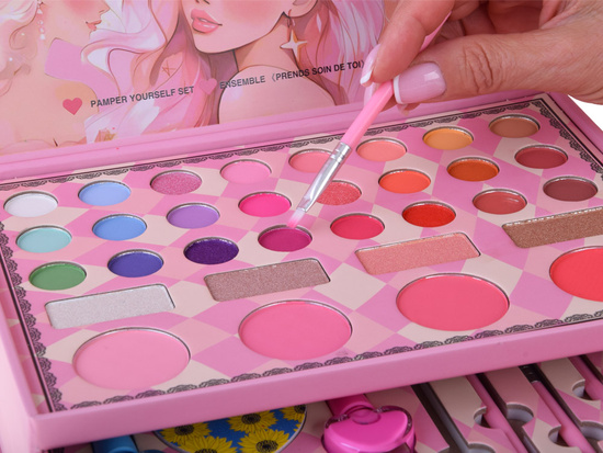 Large makeup set - a charming box with cosmetics and jewelry ZA5693