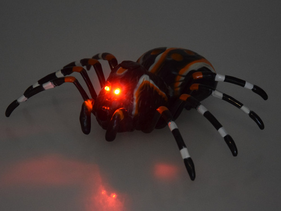 Realistic spider toy with remote control, lights up, walks in pairs RC0636