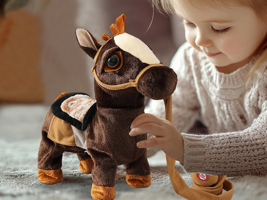 Interactive COWBOY HORSE walks, neighs, and dances. Country ihaaa! ZA5772