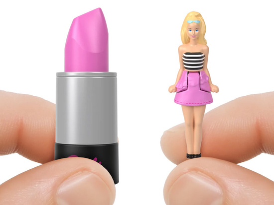 Mattel Mini Barbie Land LALKA niespodzianka w szmince Barbie lub Ken ZA6037