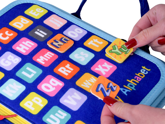 Materiałowa książeczka manipulacyjna edukacyjna + tablica markery ZA6024