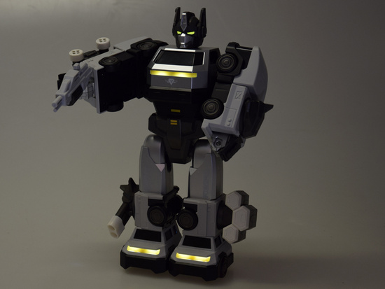 Magnetic Transformer Robot Toy – large action figure – accessories ZA6009