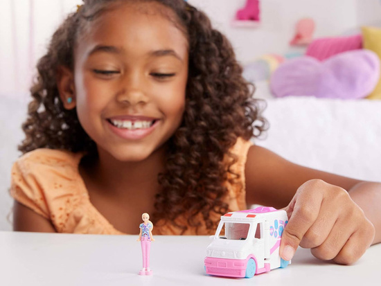 Mattel Mini Barbie Land Doctor Doll + Ambulance Car ZA6038 D