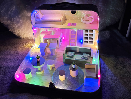 FLOWER Dollhouse in a lockable suitcase + wooden furniture ZA5930