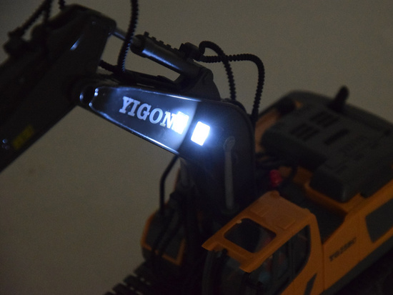 Excavator on crawlers controlled by remote control RC0599