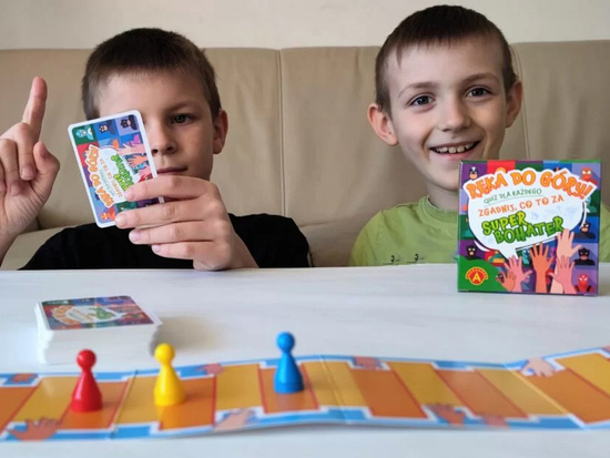 Alexander Pocket Board Game Quiz Hands Up! Guess the Superhero GR0810