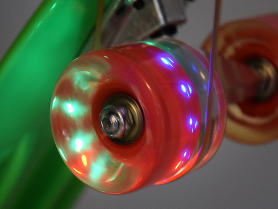 LED Skateboard with Light-Up Wheels for Skatepark Riding SP0825