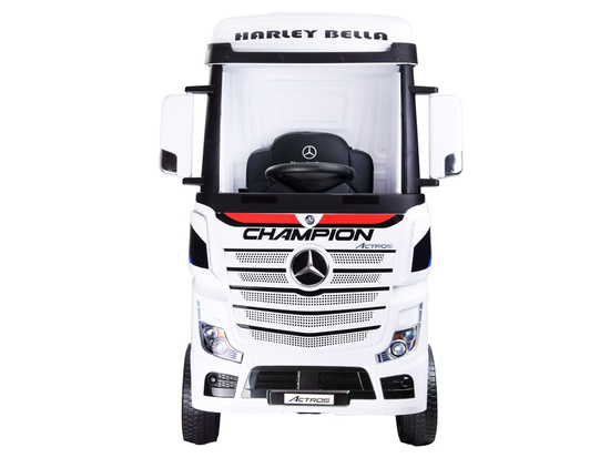 The car is powered by a TIR Mercedes Benz Actros PA0222 battery