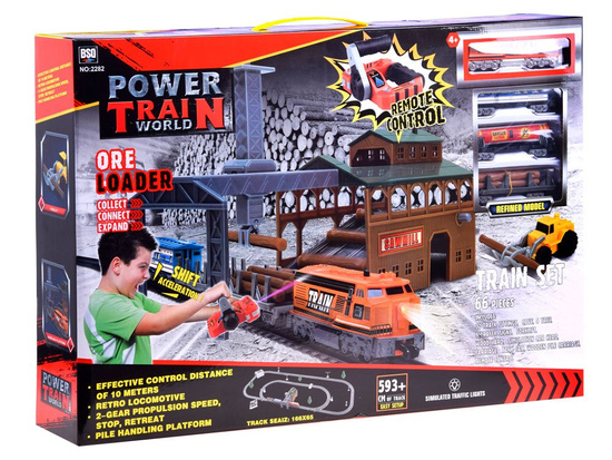 Queue, freight train with wagons and station RC0507