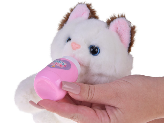 A soft CAT with a heartbeat effect and bendable paws in a ZA5593 backpack