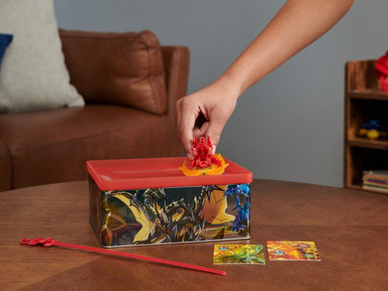 Bakugan - collector's tin with figures and cards ZA5994