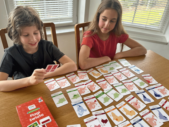 Captain Science EDUseries card game Science Flags of the World KS1201