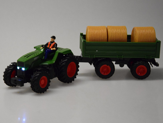 Remote controlled tractor with trailer + hay bales tractor driver RC0717