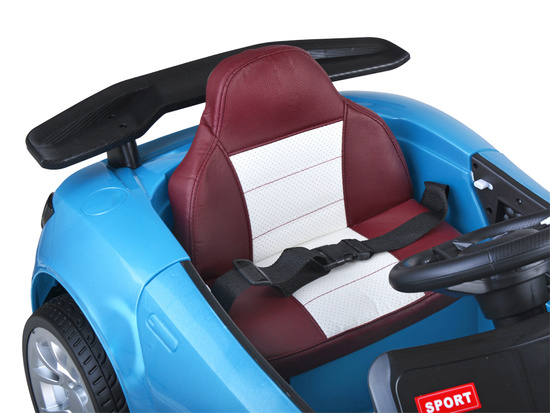 The car is powered by a Convertible battery with the rocking function PA0270