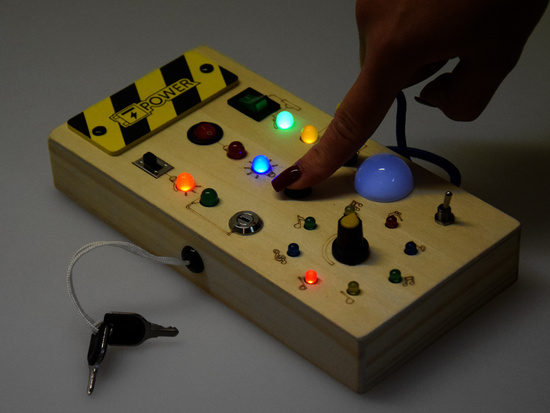 Wooden Montessori Manipulative Board - Electric LEDs ZA5944