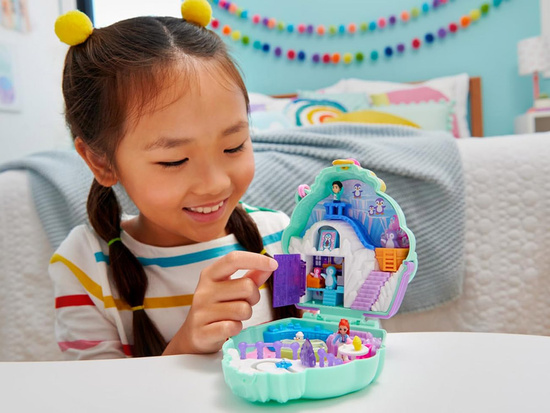 Polly Pocket Snow Penguin Set with Lockable House and Accessories ZA6050