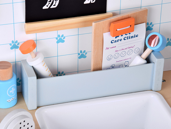 Wooden Veterinary Clinic – Vet Clinic with Puppy + Accessories ZA5939