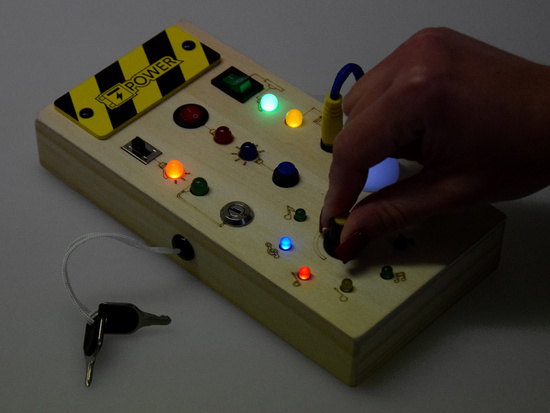 Wooden Montessori Manipulative Board - Electric LEDs ZA5944