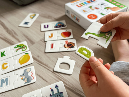 Kapitan Nauka Puzzle sensoryczne Literki - dotykam, układam i uczę się ZA6086
