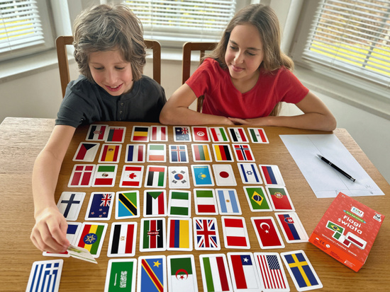 Captain Science EDUseries card game Science Flags of the World KS1201