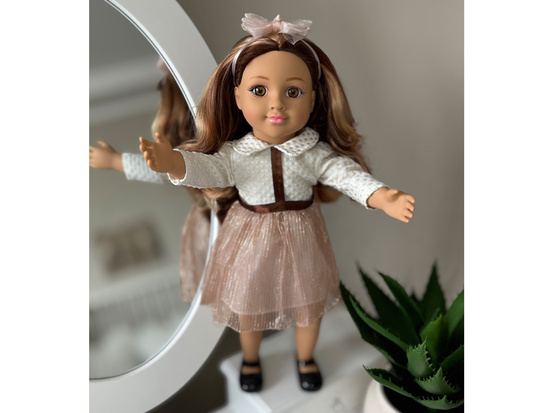 Stylowa Lalka 48 cm z długimi brązowymi włosami – urocza stylizacja ZA5842