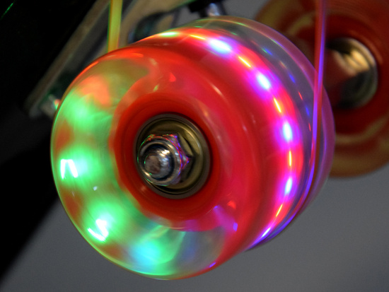 LED Skateboard with Light-Up Wheels for Skatepark Riding SP0825